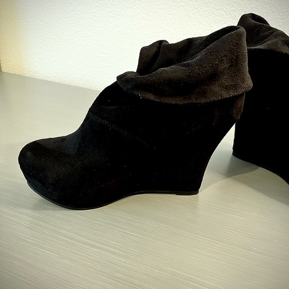 Cuffed suede ankle boots - Picture 11 of 12